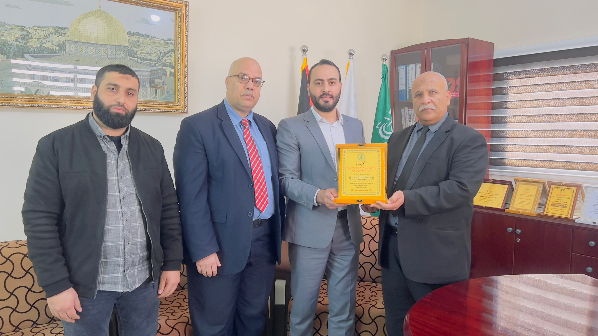 تقديرا لجهودهم  سلطة المياه وجودة البيئة تكرّم مؤسسة الندوة العالمية للشباب الاسلامي