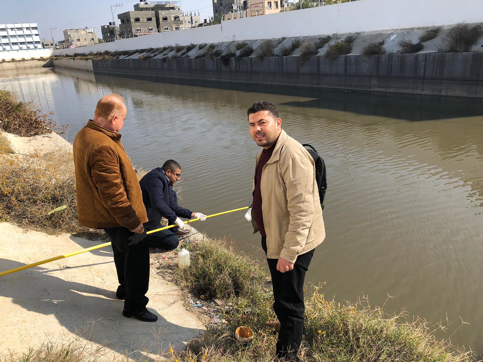 بالتعاون مع وزارة الصحة  وحدة مصادر المياه تنفذ زيارات ميدانية لعدد من برك تجميع وترشيح مياه الامطار