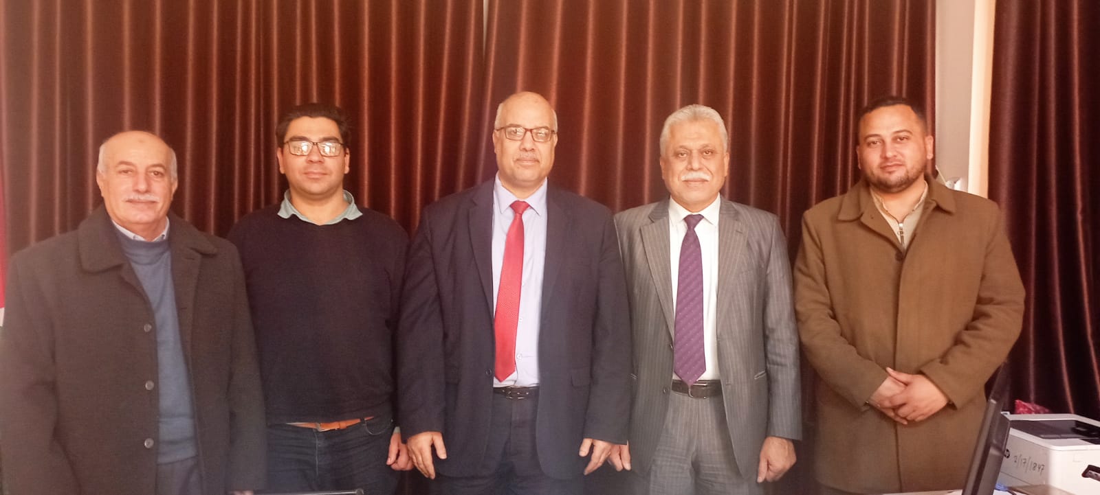في اطار العمل المشترك  وحدة التخطيط والمشاريع في سلطةا لمياه وجودة البيئة تجتمع ادارة معهد المياه والبيئة في جامعة الازهر